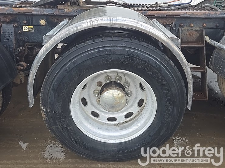 2007-peterbilt-379-image-15