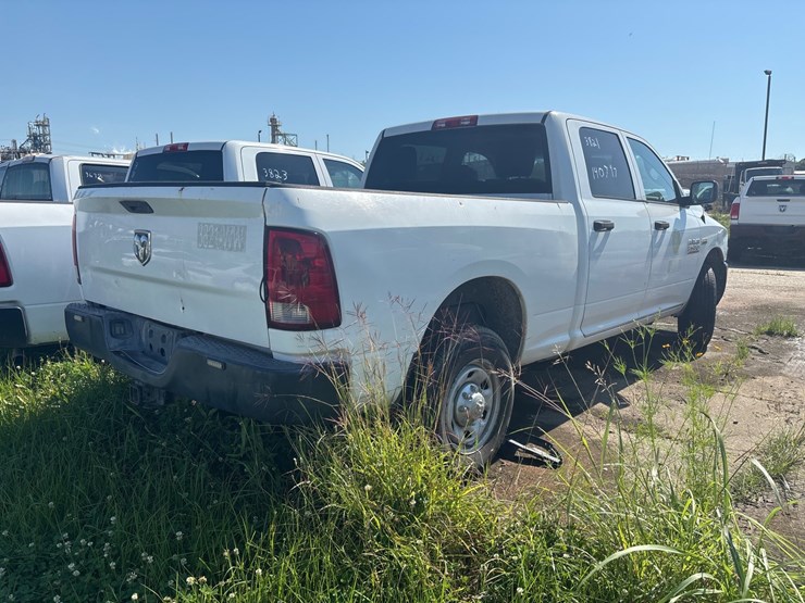 2015-dodge-ram-2500-image-3