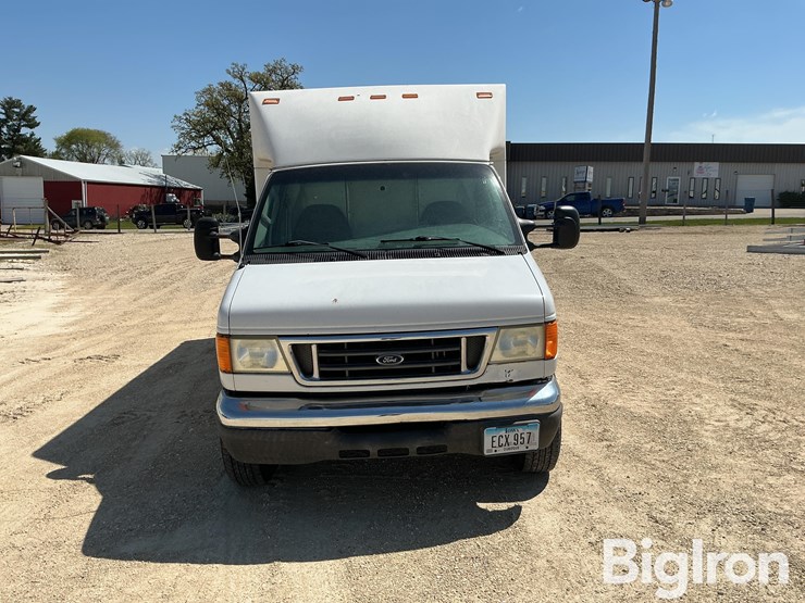2005-ford-e350-image-2