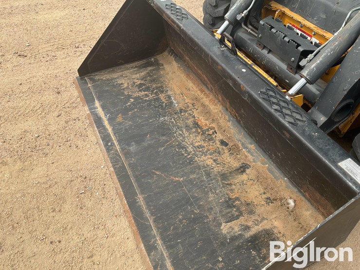 2017-deere-324e-image-17
