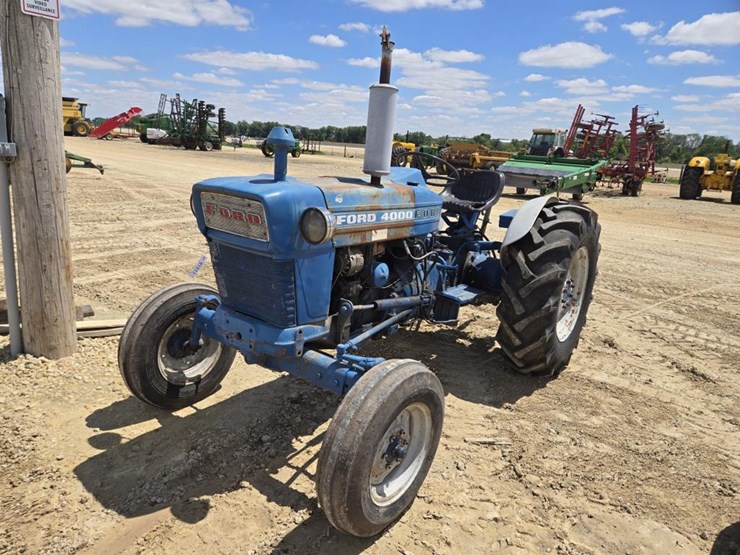 ford-4000-image-1