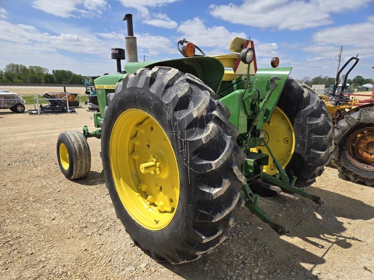 john-deere-3010-image-15