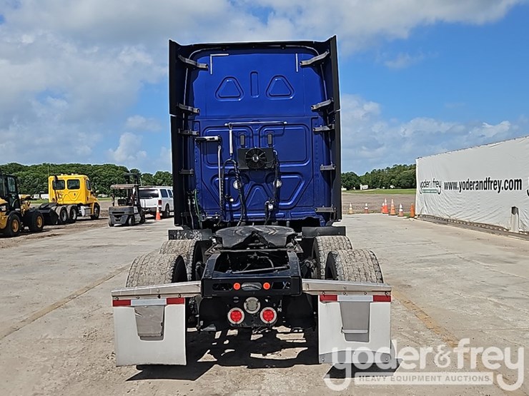 2019-freightliner-cascadia-125-image-14