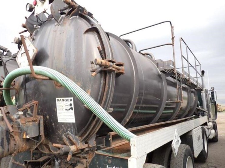 inoperable-2005-mack-cv713-granite-tri/a-vacuum-tr-image-72