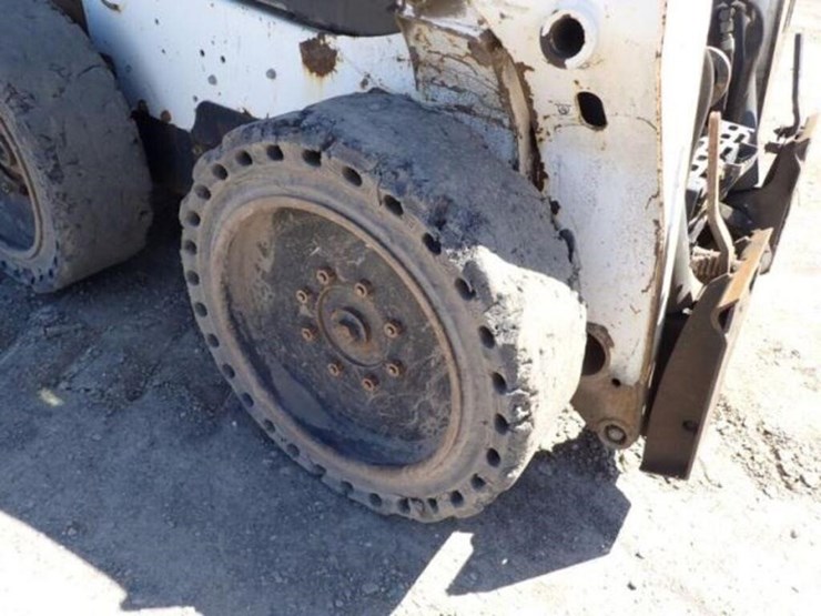 2014-bobcat-s590-image-31