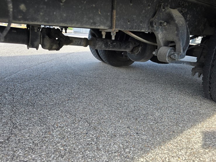 2014-freightliner-m2-106-image-82