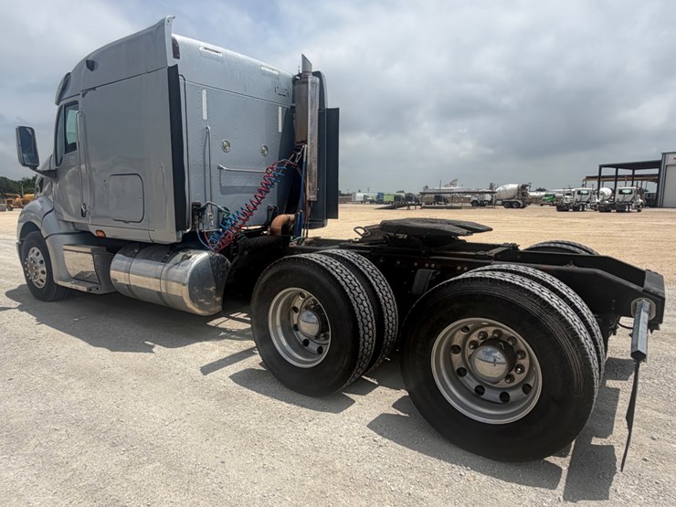 2009-peterbilt-387-image-7