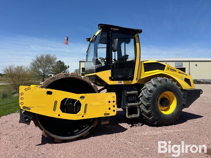 2018-bomag-bw211-image-1