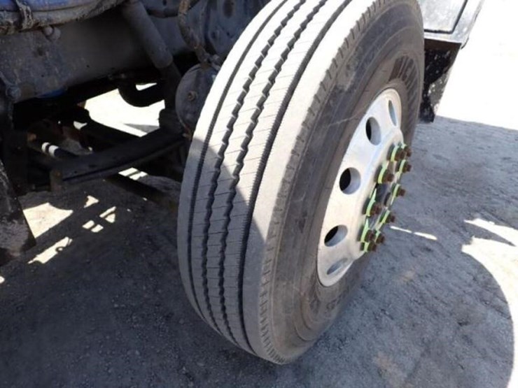 2004-peterbilt-379-image-32