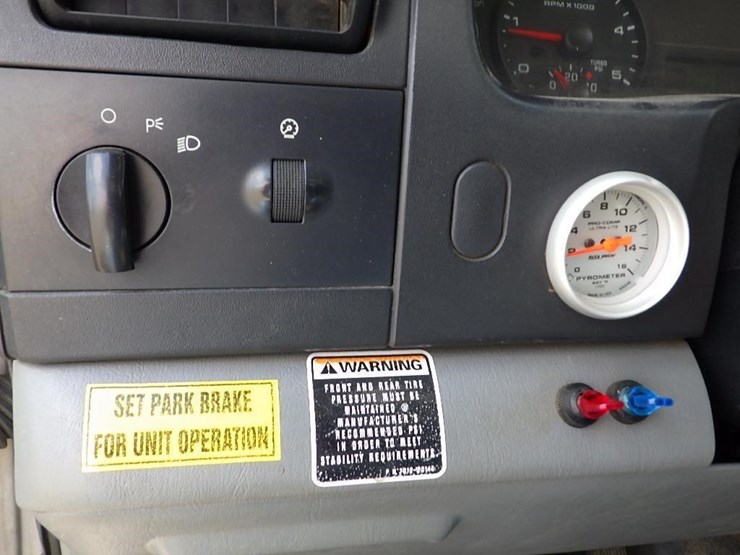 2005-ford-f550-image-42