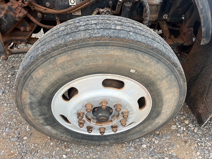 2012-kenworth-t800-image-12