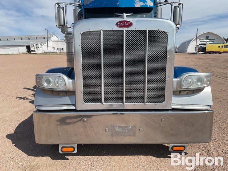 2015-peterbilt-389-image-9