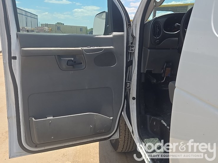2007-ford-e250-image-25