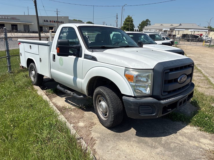 #43-•-2012-ford-3/4-ton-service-body-truck-image-4