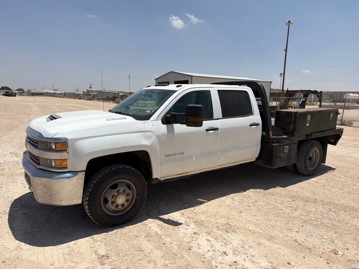 2018-chevrolet-silverado-3500hd-image-1
