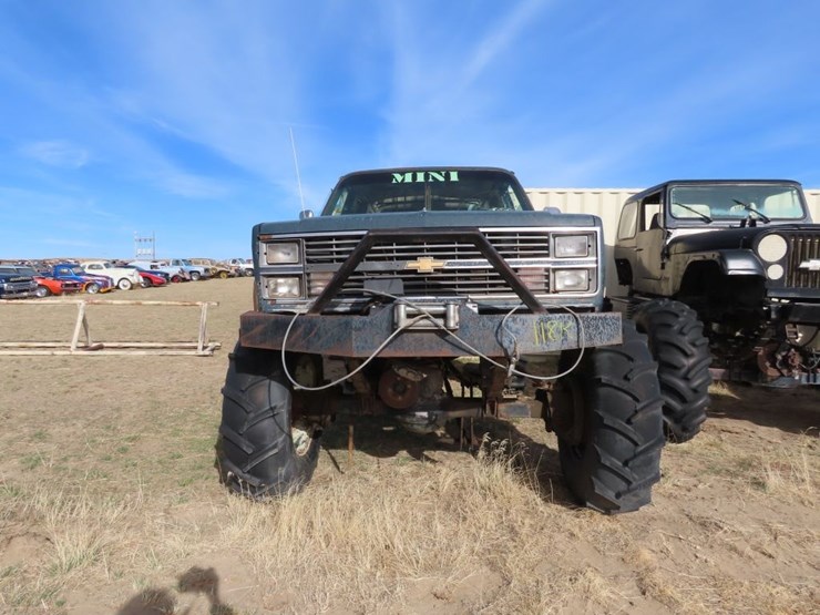 chevrolet-suburban-image-2