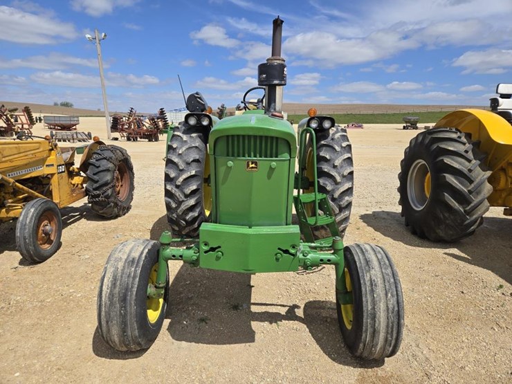 john-deere-3010-image-2