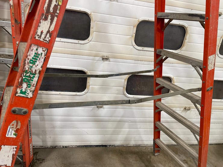 #4586-•-fiberglass-step-ladder-image-6