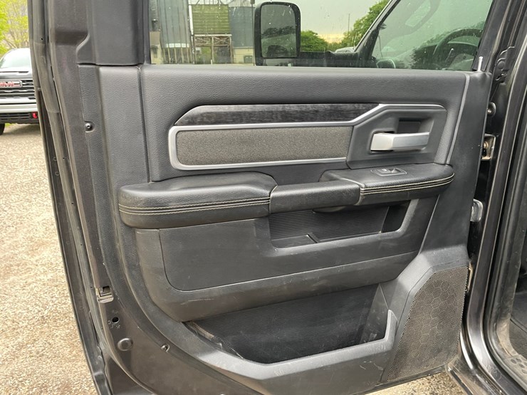 2019-dodge-ram-3500-image-34