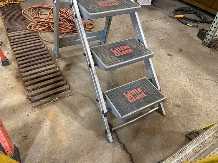 #4594-•-little-giant-aluminum-step-stool-ladder-image-2