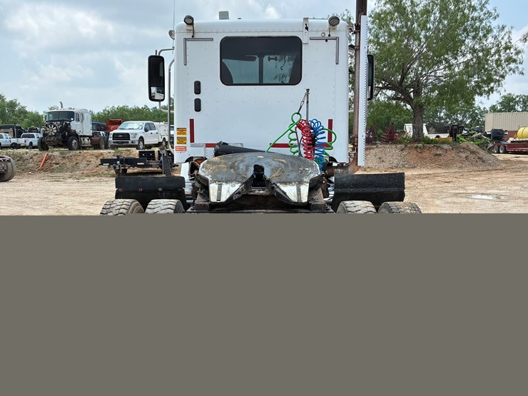 2016-freightliner-coronado-122-sd-image-5