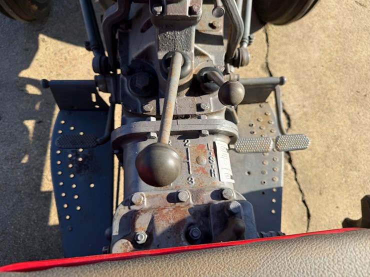 massey-ferguson-to35-image-40