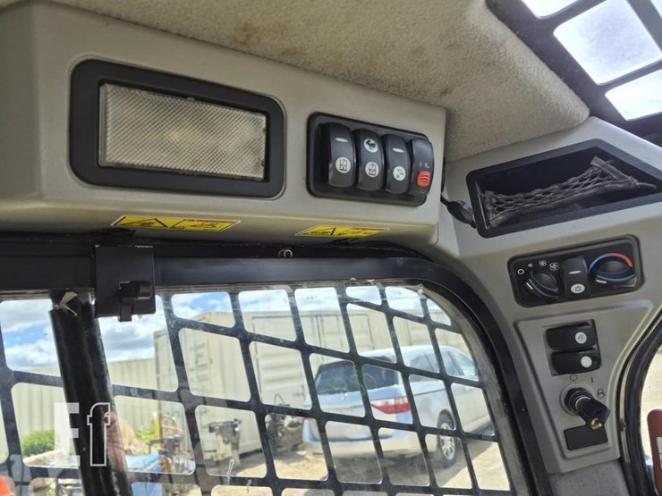 2014-caterpillar-259d-image-17