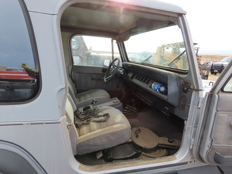 1989-jeep-laredo-4x4-image-8