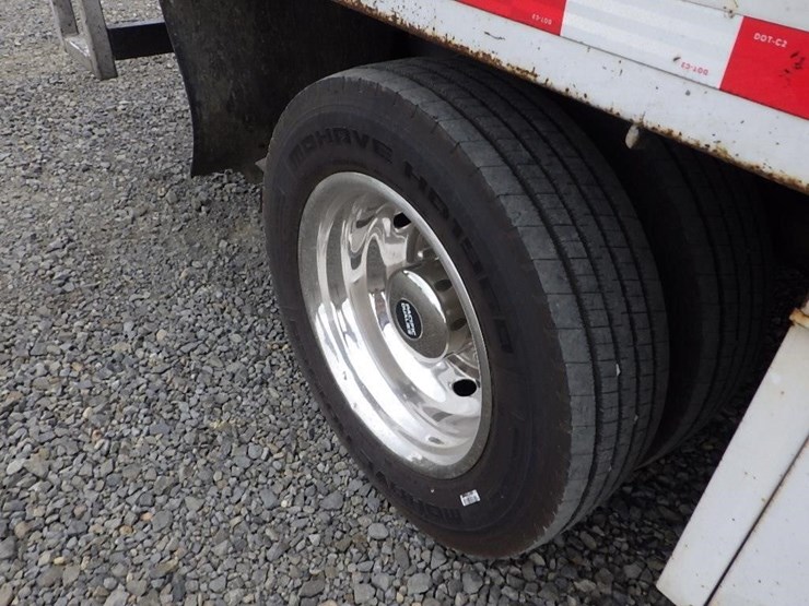 2011-ford-f550-image-19
