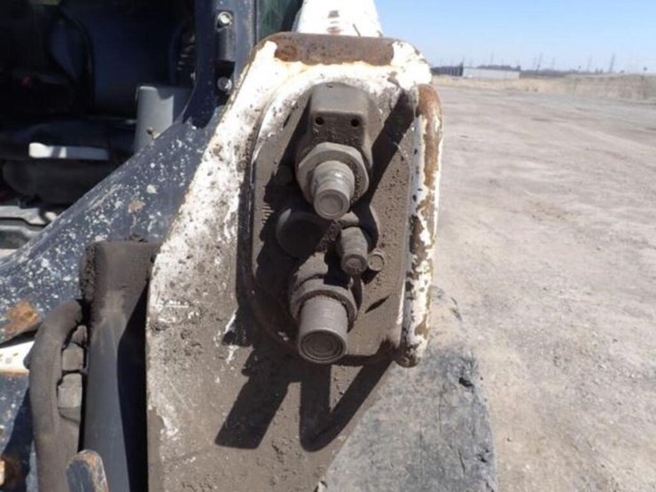 2014-bobcat-s590-image-20