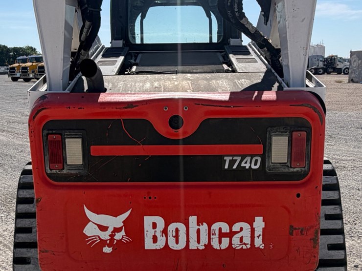 2022-bobcat-t740-image-6