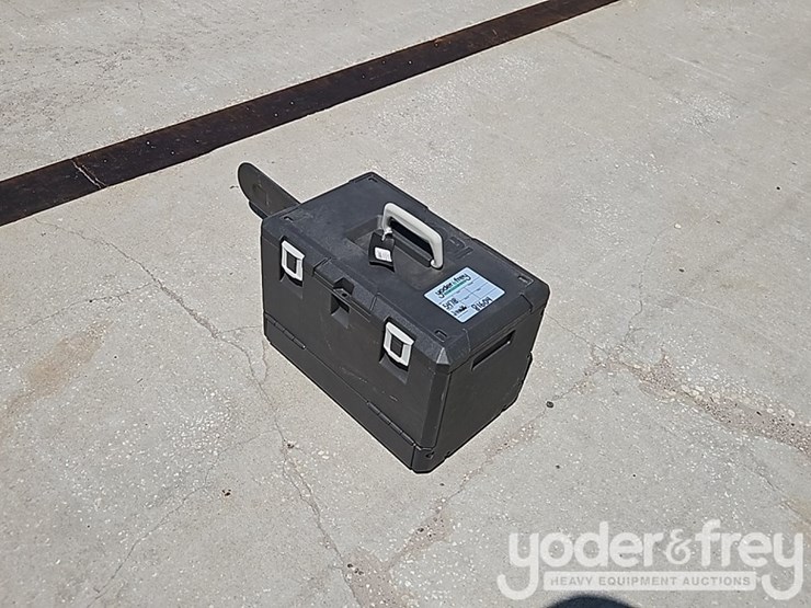unused-ryobi-16"-chainsaw-with-case-image-2