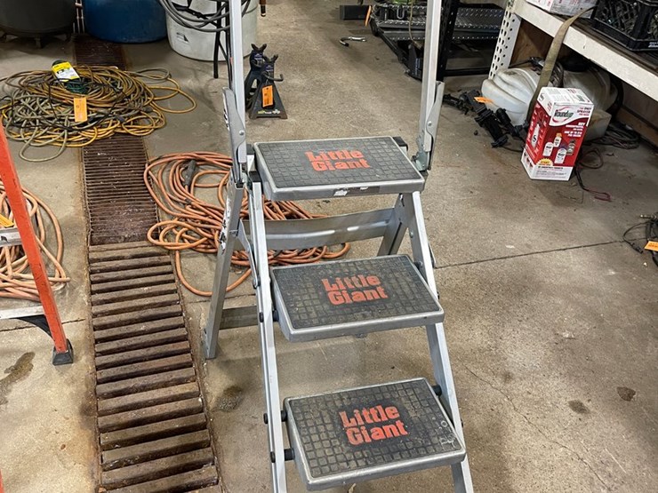 #4594-•-little-giant-aluminum-step-stool-ladder-image-1