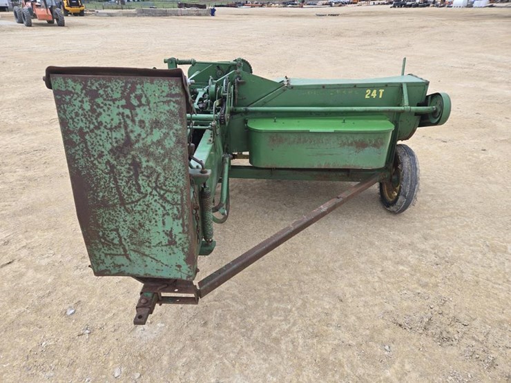 john-deere-24t-image-9