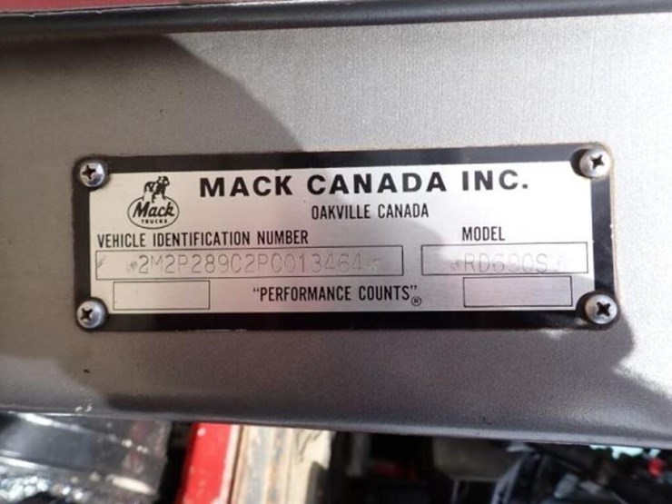 1993-mack-rd690s-image-9