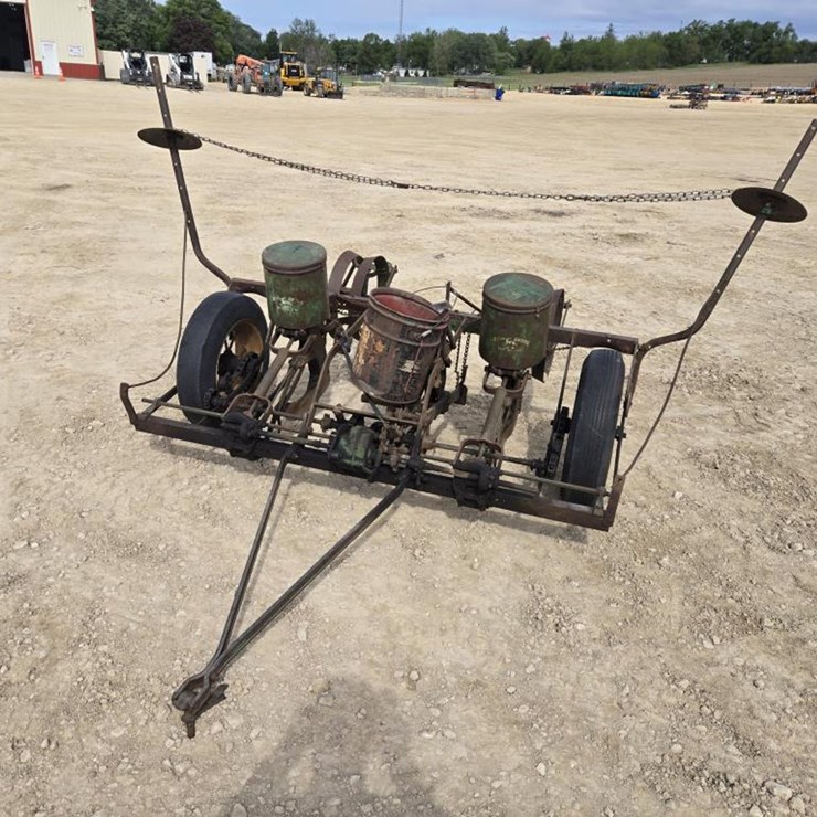 JOHN DEERE 2