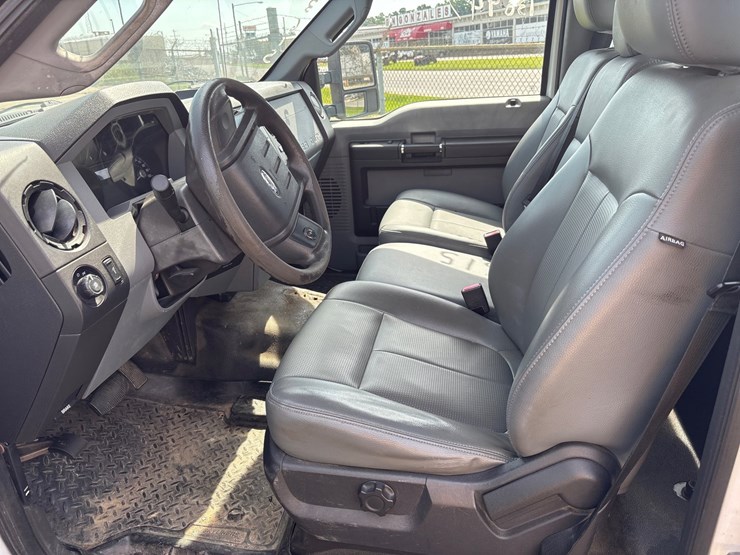 #43-•-2012-ford-3/4-ton-service-body-truck-image-7