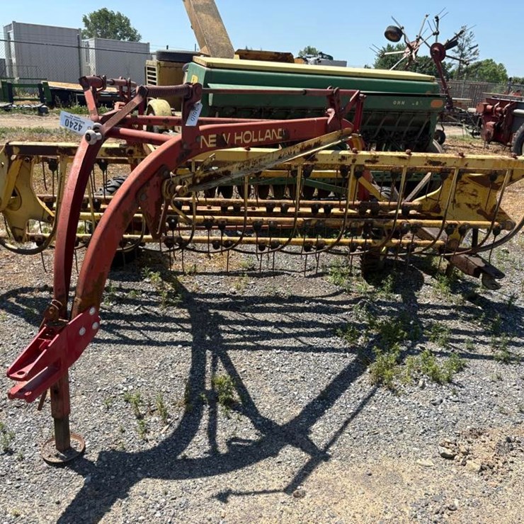 NEW HOLLAND 256