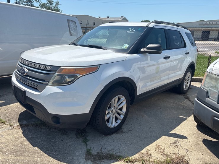 2015-ford-explorer-image-2