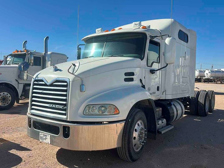 2018-mack-cxu-(pinnacle)-image-1