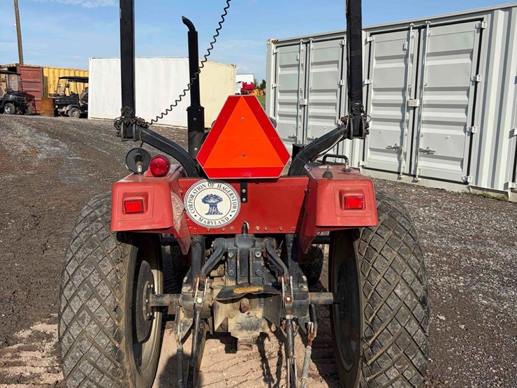 case-245-compact-tractor-image-4