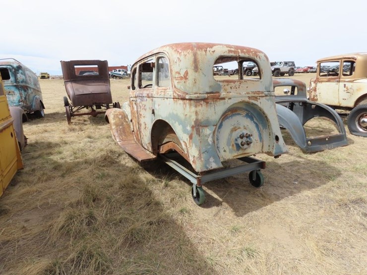 rare-1935-willy-4dr-sedan-project-image-4