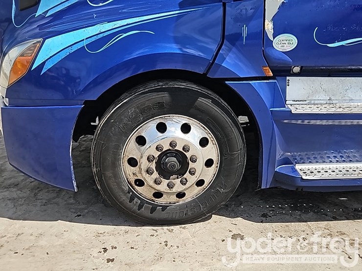 2019-freightliner-cascadia-125-image-11