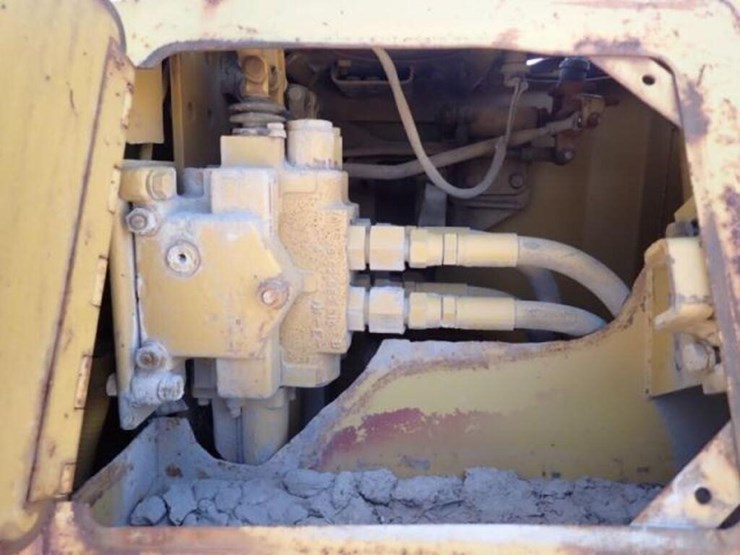 1990-caterpillar-d4h-image-55