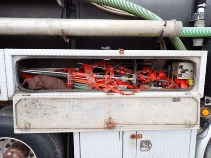 inoperable-2007-supervac-2000-on-2007-mack-ct713-1-image-82