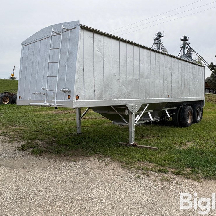 1984 STRICK TRAILER