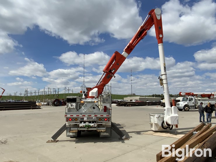 2012-freightliner-m2-106-image-6
