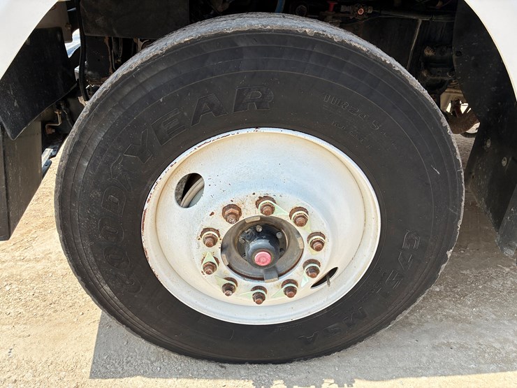 2016-freightliner-coronado-122-sd-image-9