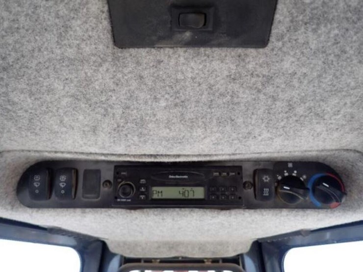 2005-deere-450j-lt-image-16