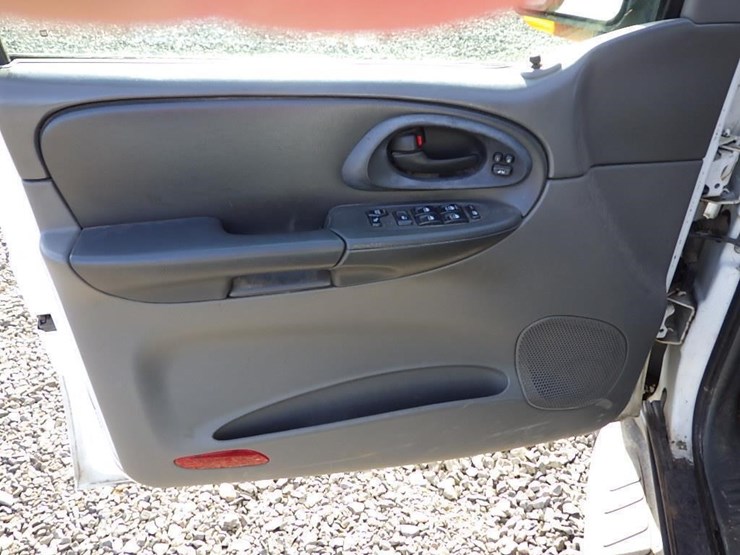 2003-chevrolet-blazer-image-26